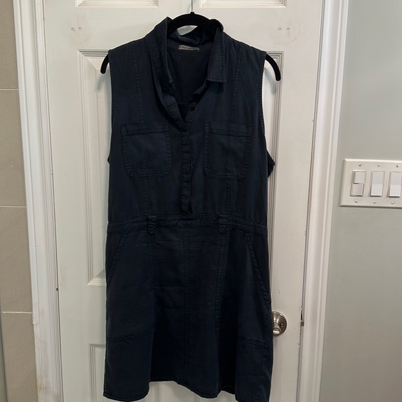 SOLD 😍😍😍 Navy blue dress perfect for summer and spring. Size Large. - Picture 1 of 5